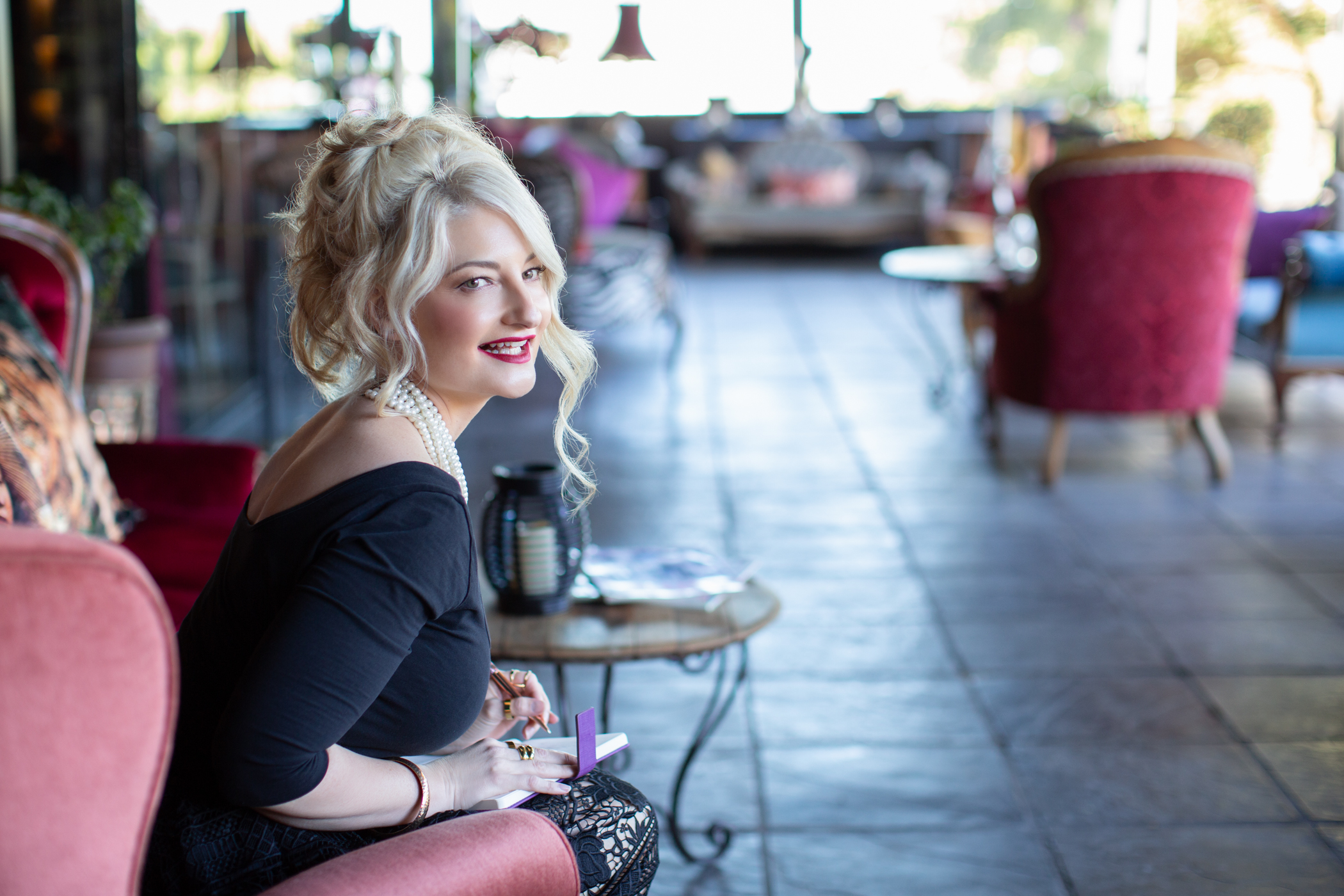 portrait of Elzabie Scott for her personal brand images, taken at Simons Restaurant, Groot Constantia